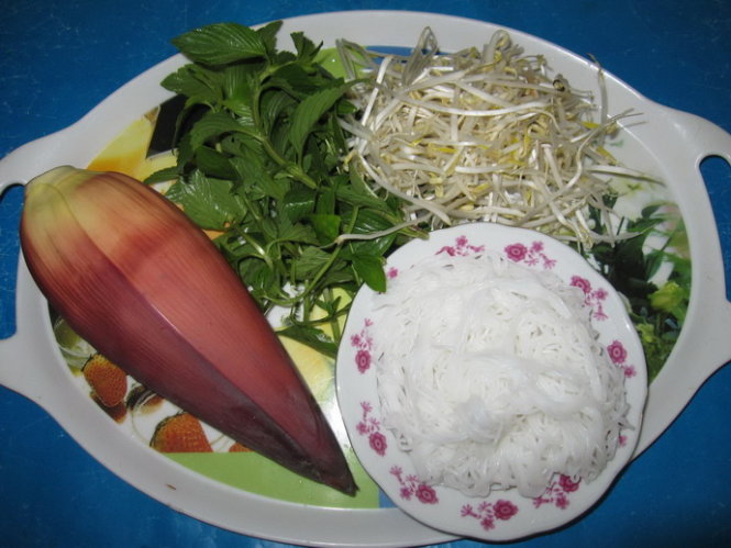 Những nguyên liệu ăn kèm với món ca ri ốc bươu